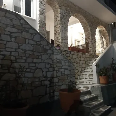 Prázdninový dům Flora In Paros Nausa
